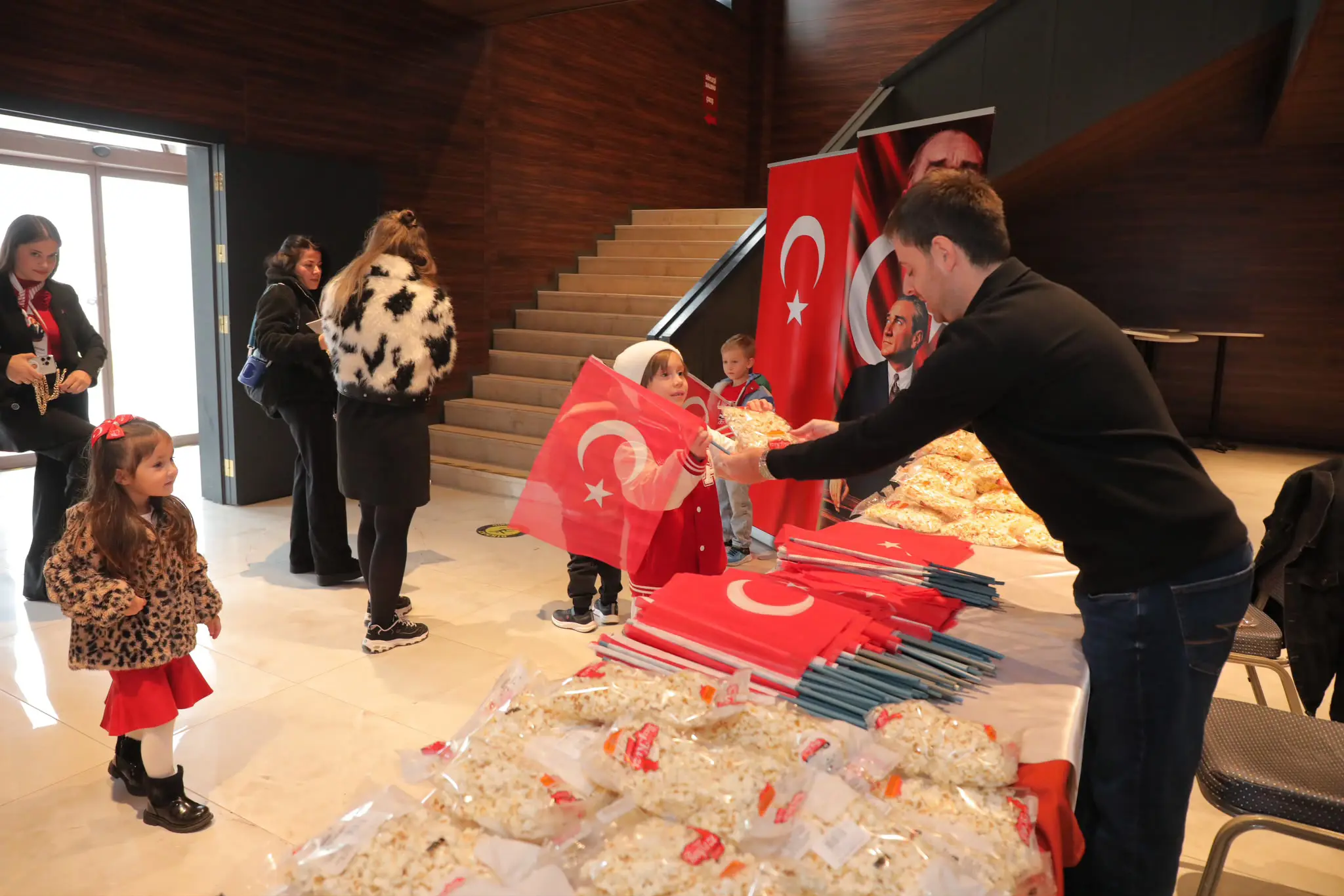 CUMHURİYET COŞKUSU EDİRNE’DE ÇOCUKLARIN NEŞESİYLE BÜYÜDÜ galeri görseli